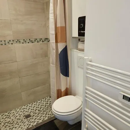 Beau Studio, Le Lerins Centre Juan-les-pins , 150m Des Plages アパート アンティーブ