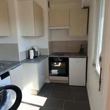 Apartment Beau Studio, Le Lerins Centre Juan-les-pins , 150m Des Plages